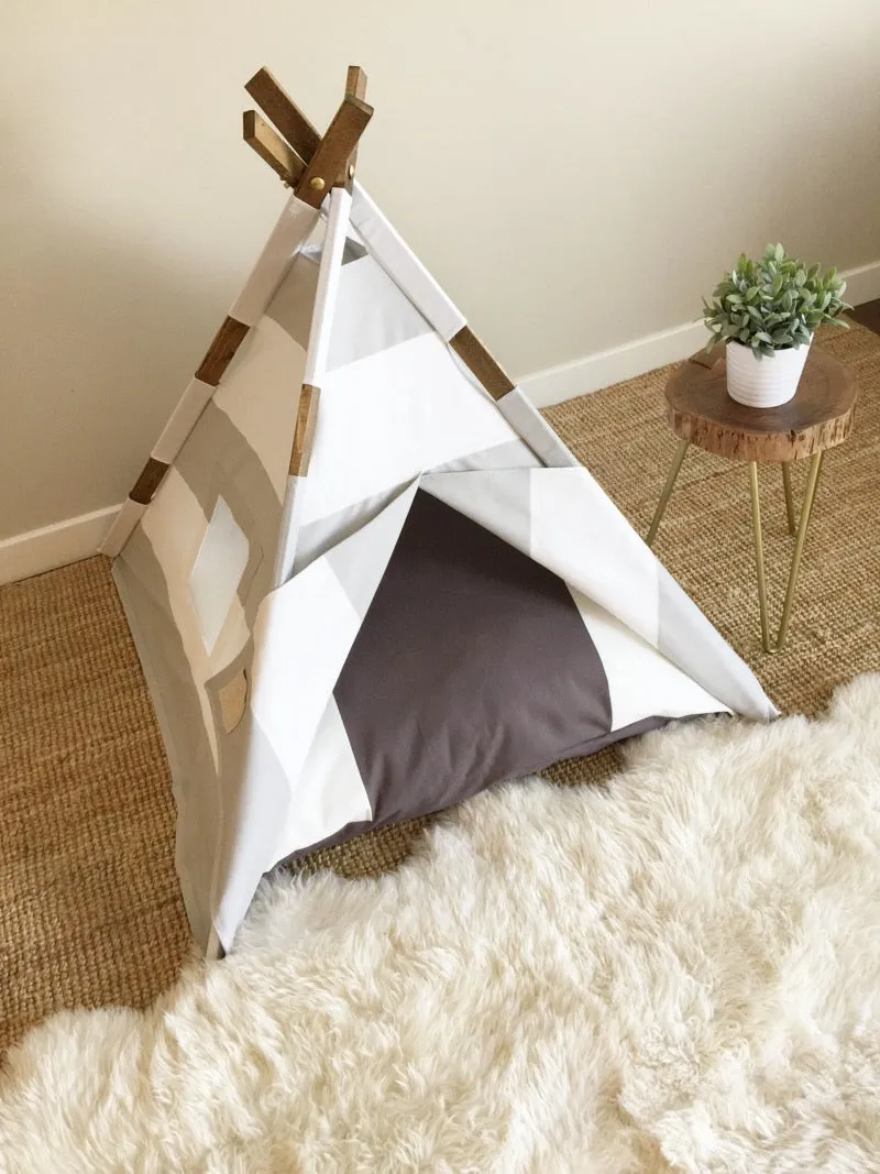 THE THEODORE PET TEEPEE